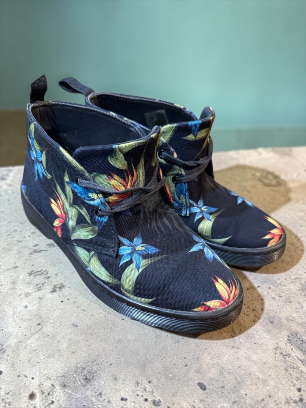 Dr. Martens Daytona Black Hawaiian Floral Canvas Chukka Boots Size 6